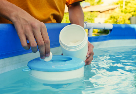 Klor til poolen, hvordan og hvad man skal vælge