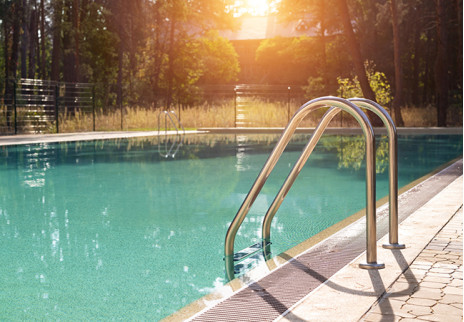 Åbning af poolen foråret: Sådan åbner du din udendørs pool efter vinteren