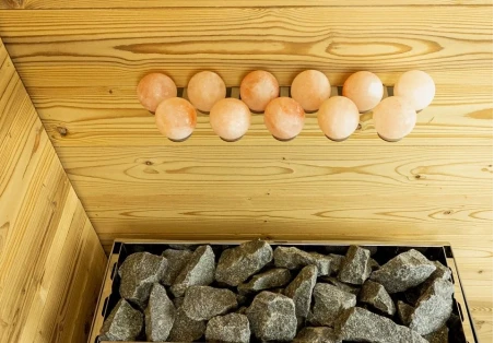 Fordelene ved Himalayasalt i saunaen og hvordan man bruger det der