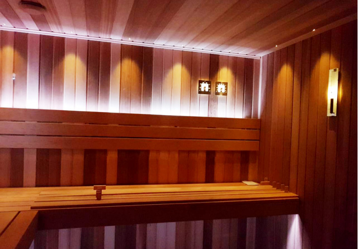 Sauna med elletræ og canadisk cedertræ