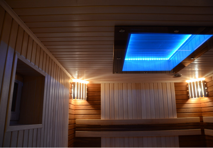 Sauna med brændeovn og glasloft