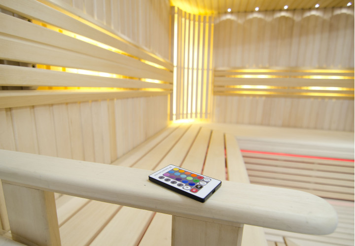 Lys sauna med justerbar LED-belysning