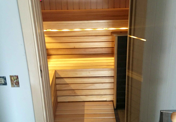 Sauna med aroma- og vanddoseringssystem