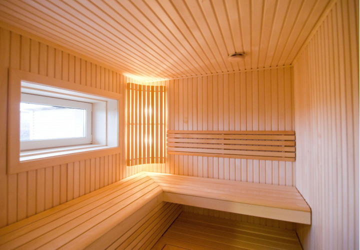 Minimalistisk sauna i lindetræ