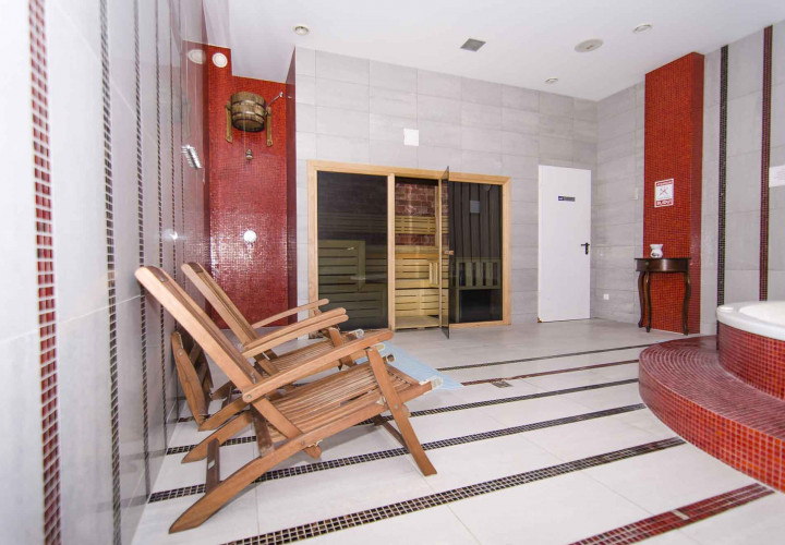 Renovering af sauna med himalayasalt i sports- og wellnesscenter OAZIS