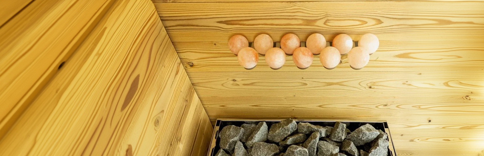 Fordelene ved Himalayasalt i saunaen og hvordan man bruger det der