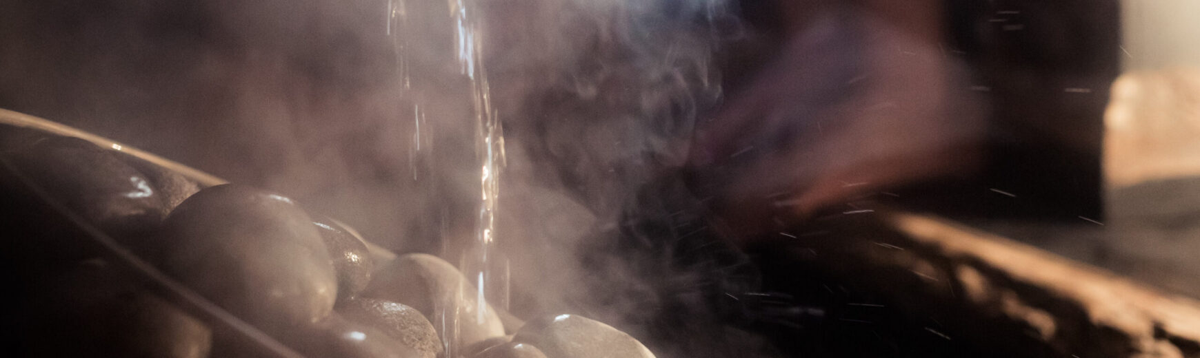 Må man hælde vand på en elektrisk saunaovn? Korrekt brug og almindelige fejl