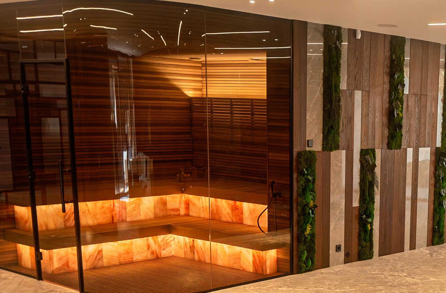 Luksuriøs sauna med stemningsbelysning