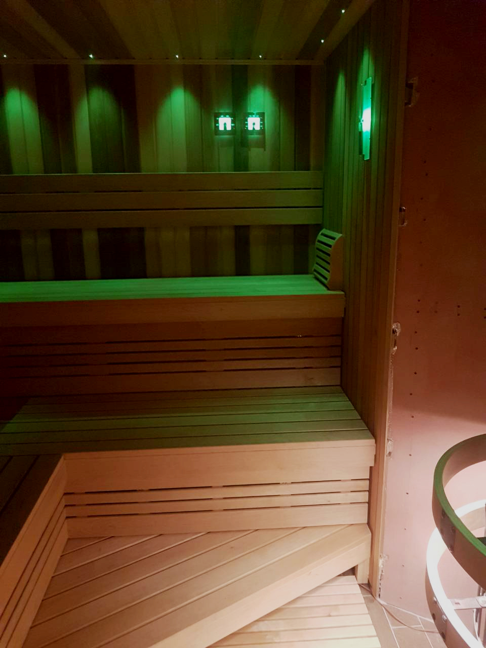 Sauna med elletræ og canadisk cedertræ