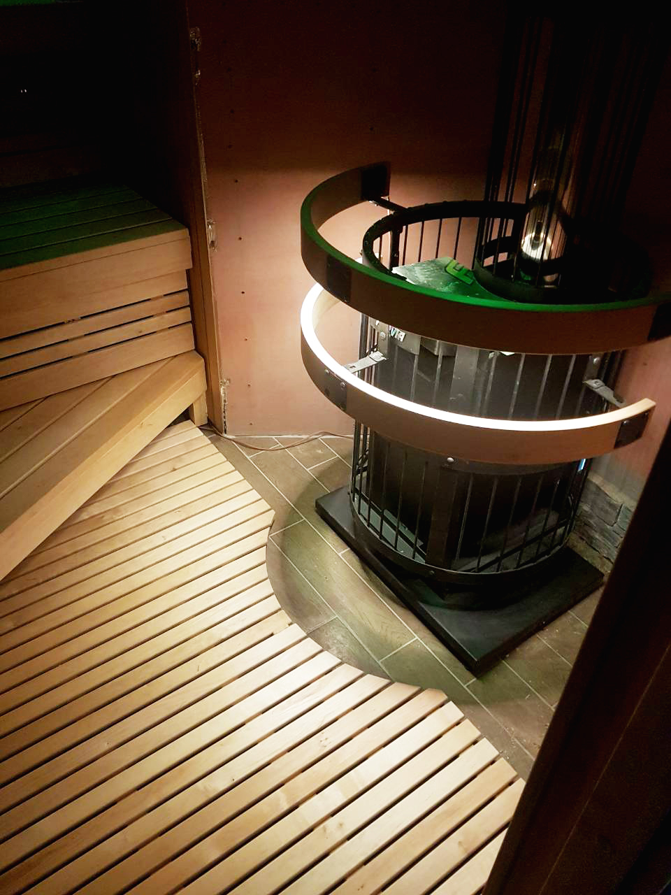 Sauna med elletræ og canadisk cedertræ