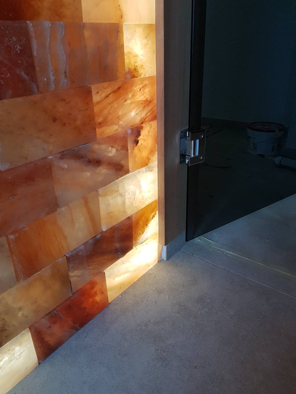 Kombineret sauna med himalayasaltvæg