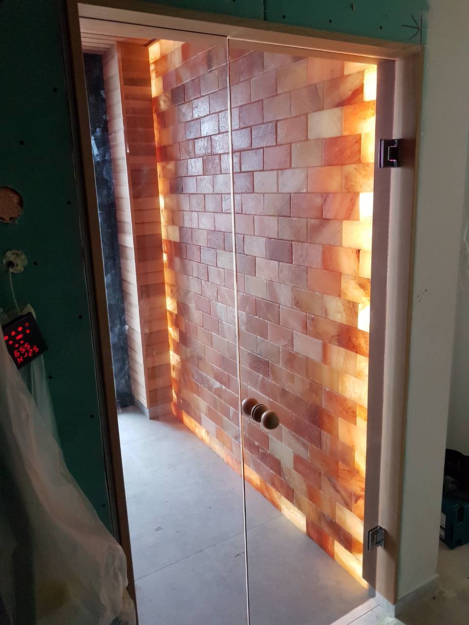 Kombineret sauna med himalayasaltvæg