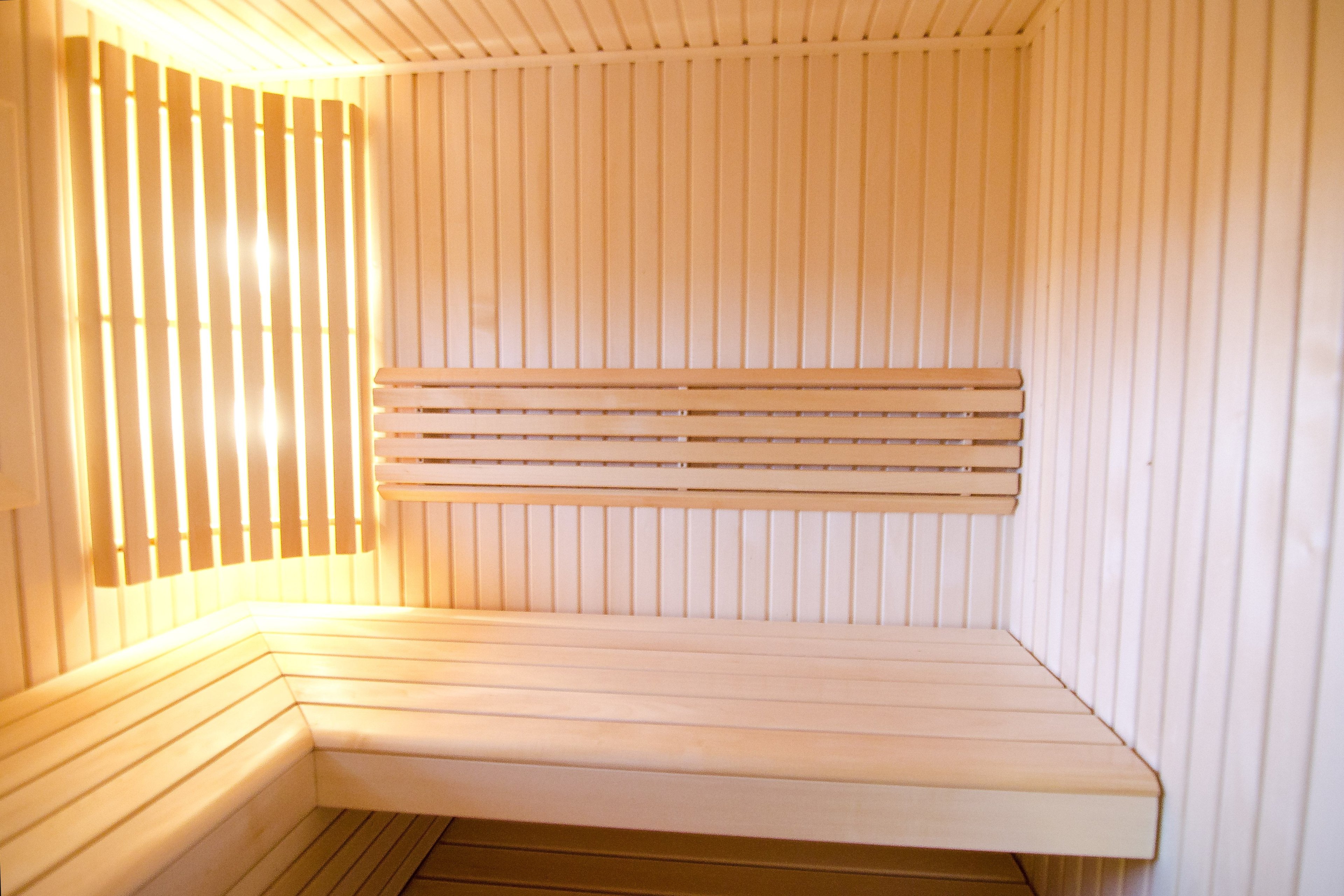 Minimalistisk sauna i lindetræ