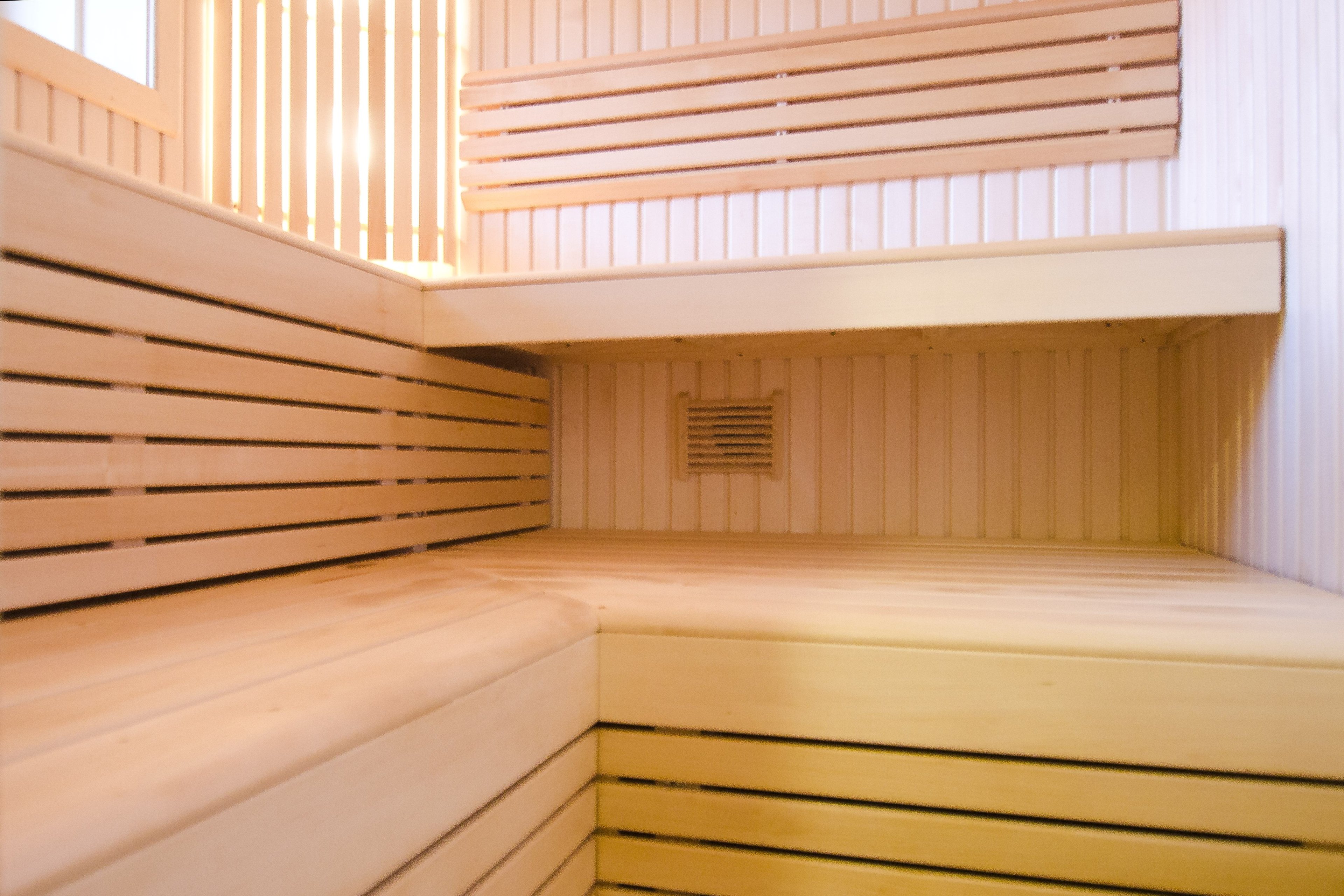Minimalistisk sauna i lindetræ