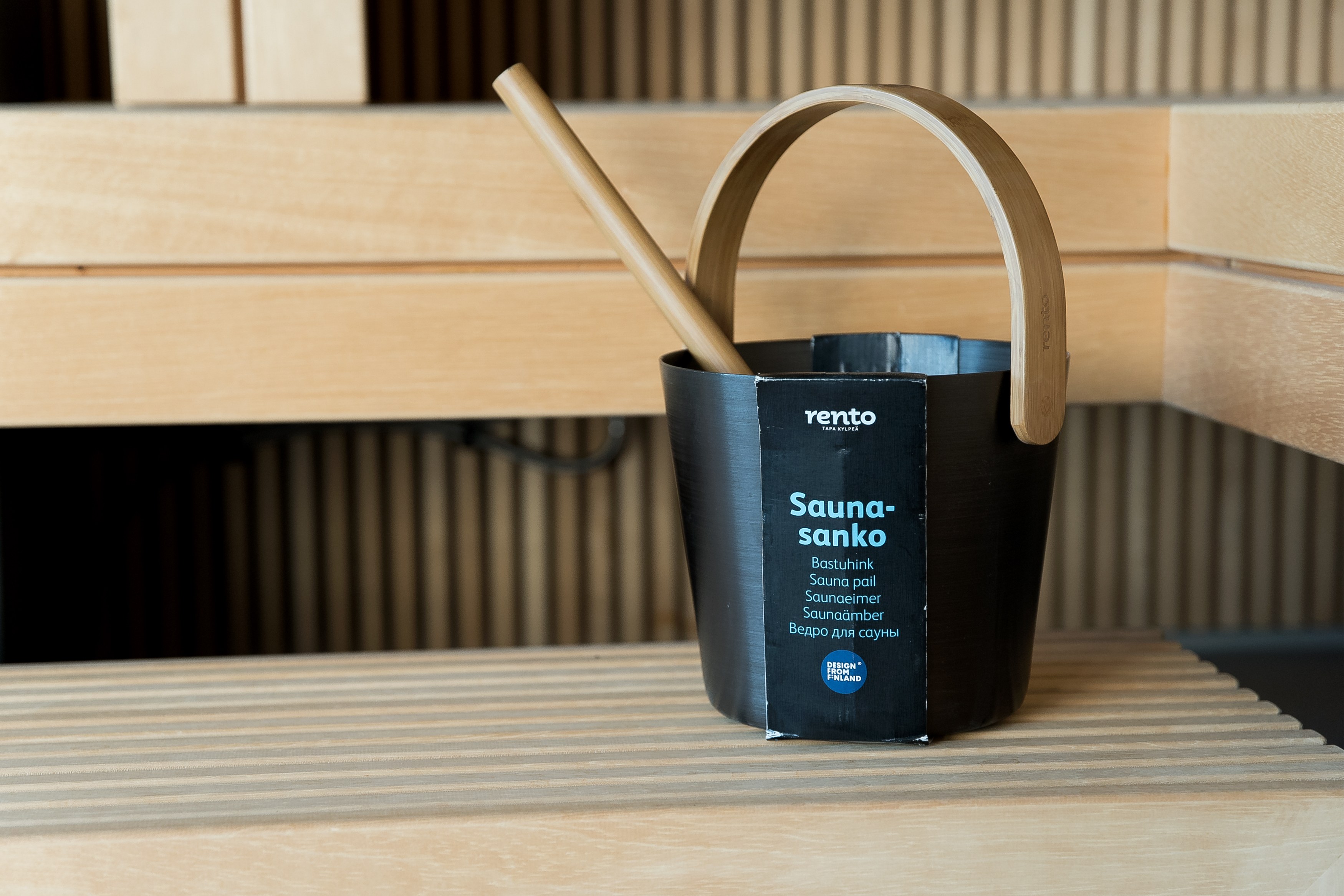 Moderne sauna med dampfunktion og glasfront