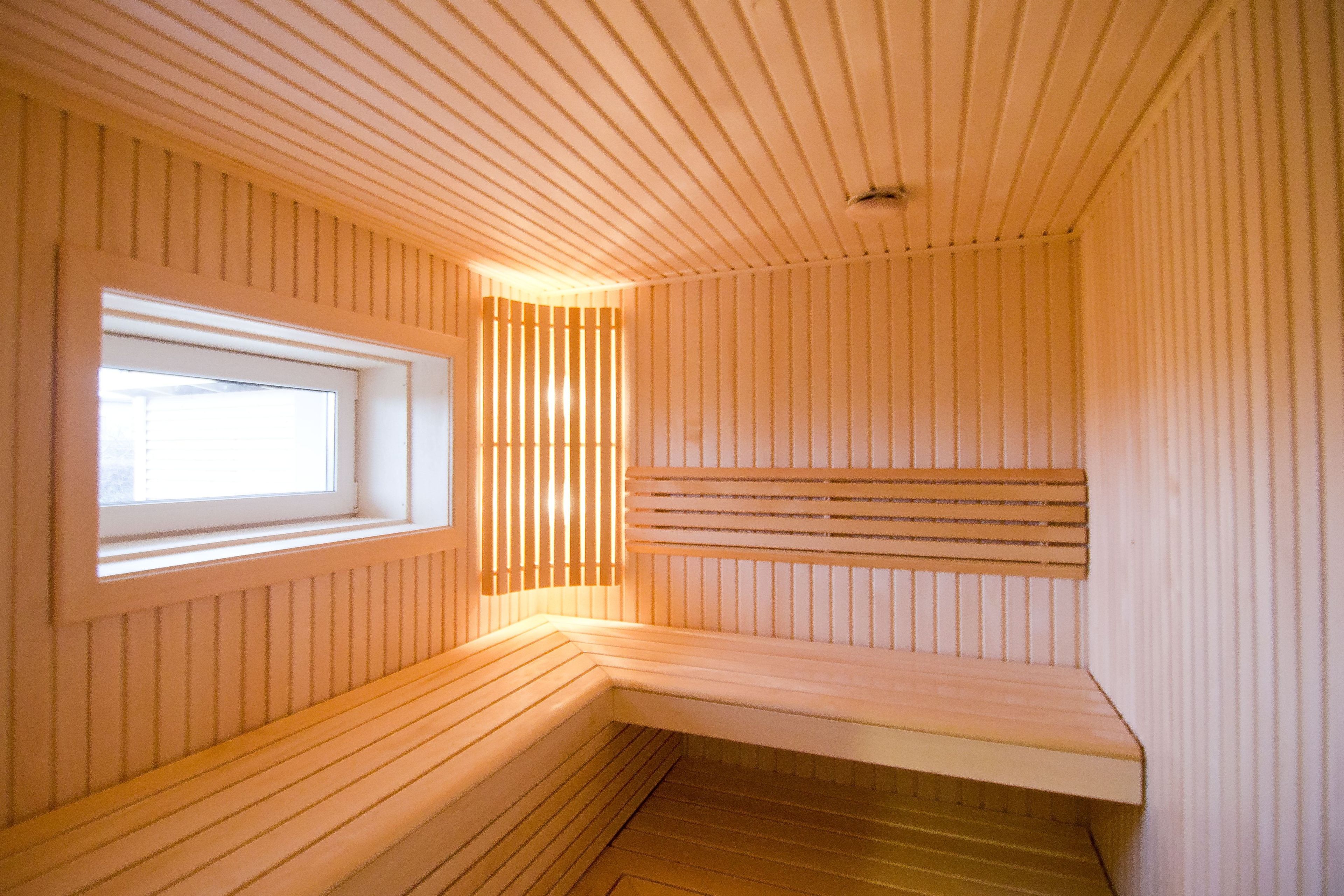 Minimalistisk sauna i lindetræ